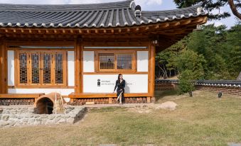 Gyeongju Ojae Hanok Pool Villa