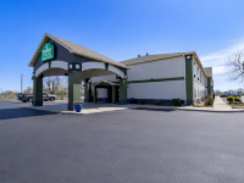 Greenfield Inn & Suites Owensboro, KY Airport Hotels in Owensboro