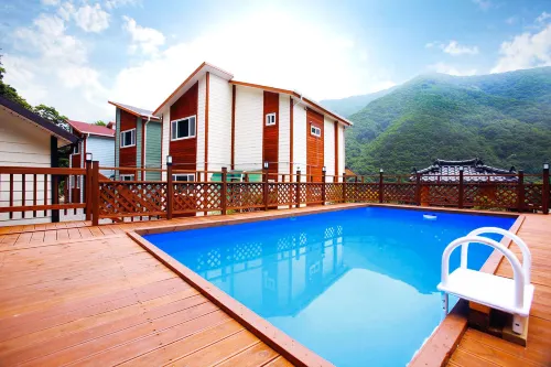 Ulju Pogni Pension - Pool