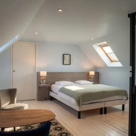 REF 606 Very nice renovated house, beautiful location overlooking the channel