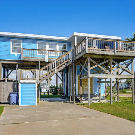 1 Block to Surfside Beach: Home w/ Deck!