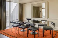 Roomers Munich, Autograph Collection