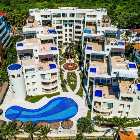 2nd-floor Condo With Private Balcony, On-site Pool & Billiards