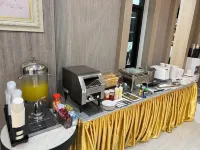 The Room Premium - breakfast