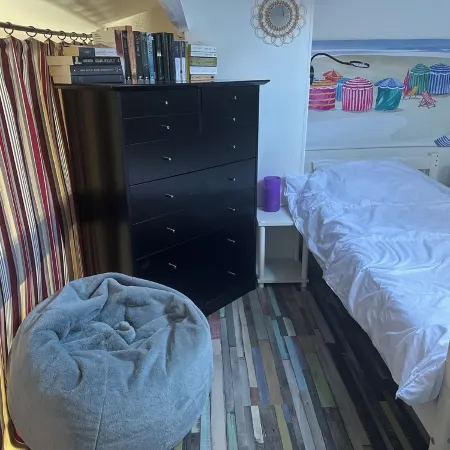4-person air-conditioned apartment with direct beach access