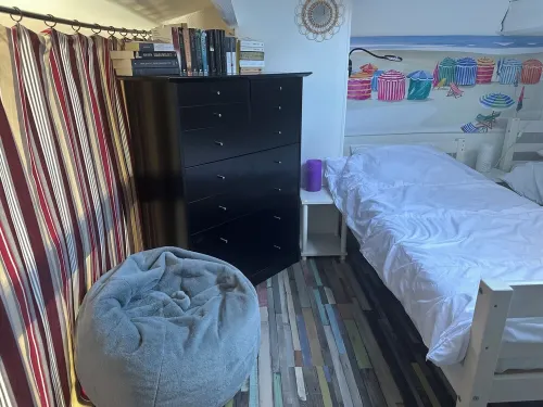 4-person air-conditioned apartment with direct beach access