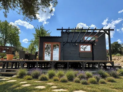 Tiny Escape Hotel a 