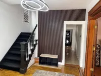 Colonial Style Home 5 Br 2 bath n’ Parking! Close to restaurants n’ colleges!