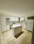 3 Bdrms - Near Airport, sq 1 - balcony