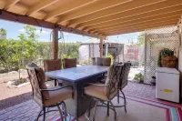 Outdoor Sanctuary + Gym! Retreat 4 Mi to Reid Park - Homestays
