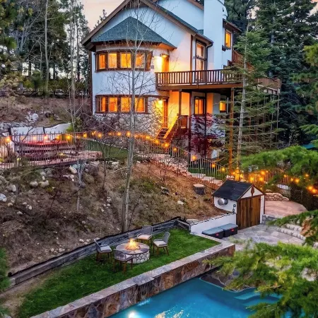 Pines & Stone by Avantstay Heated Pool + Hot Tub + Fire Pit + Fish Pond Mins to Lake + Village
