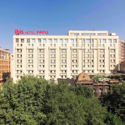 Ibis Yerevan Center Hotel dekat Alexander Tamanyan Statue