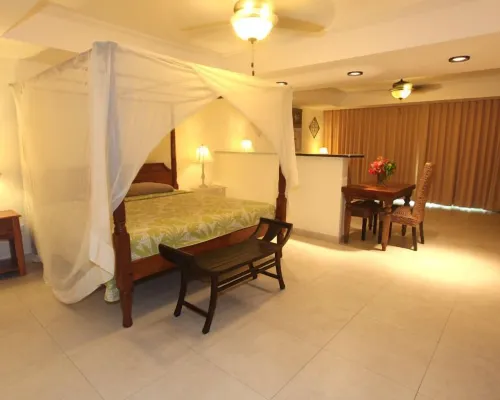 The Crown House Hotel Hotels in Philipsburg