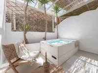 Utopia Hotel - Hot Tub