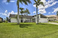 Canal-Front Cape Coral Home: Pool & Patio - Parkering