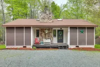 Peaceful Wooded Retreat at Lake Wallenpaupack! - Swimmingpools