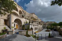 Hera Cave Suites