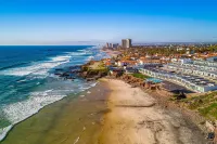Dog-Friendly Suite with Beach Views, Outdoor Pool, Patio, Kitchenette, & AC - 2 tähden