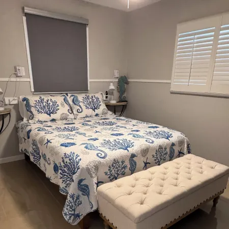 Beautiful & Meticulously Clean ~ Waterfront Bungalow ~ Pool!