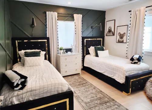Luxury Retreat-Gourmet Kitchen, Playhouse, Hot Tub, & Steam Shower