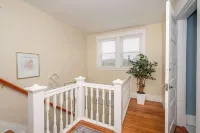 Walk to Mariemont, Historic 3Br Cottage, Sleeps 6 - balcony