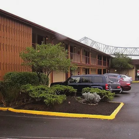 Astoria Riverwalk Inn