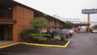 Astoria Riverwalk Inn - parking