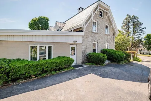 Beautiful 1 Bedroom, 1 Bathroom in Medford with WiFi and AC - Apartments