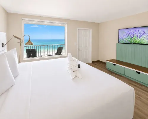 Palm & Tide Beachfront Hotel Hotels near شيل آيلاند