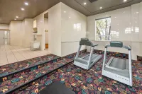 Grand Hotel & Conference Centre Calgary Airport, an Ascend Collection Hotel - Gym