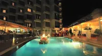 Horison Ultima Makassar - Pool
