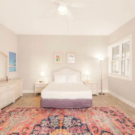 Key West Style Cottage - with pool/hot-tub
