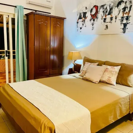 Beautiful Secure Villa with Pool & Tropical Garden