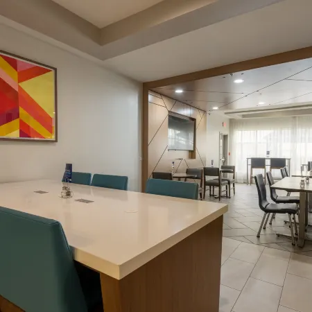 Holiday Inn Express & Suites LAMAR by IHG