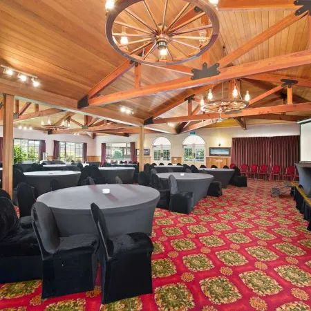 Country Plaza Halls Gap
