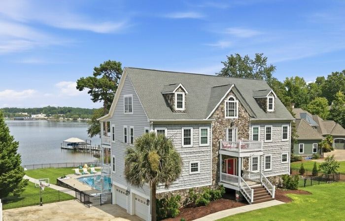 Luxury Lake House, Pool, Hot tub, Dock, Beach, Game room ,Boat Rental available