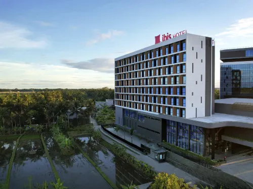 Ibis Yogyakarta International Airport Kulon Progo - parking
