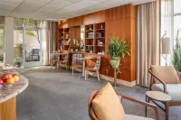 Park Lane Suites & Inn - parcheggio