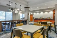 Fairfield Inn & Suites Holiday Tarpon Springs - Parkplatz