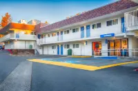 Motel 6 Mammoth Lakes, CA - Parkplatz