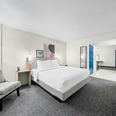Spark by Hilton Orlando Near Universal Hotels near Ravenall Park