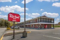 Red Roof Inn & Suites Swansea - parking