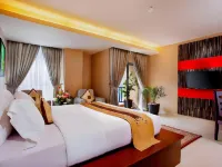 Lion Hotel & Plaza - balcony