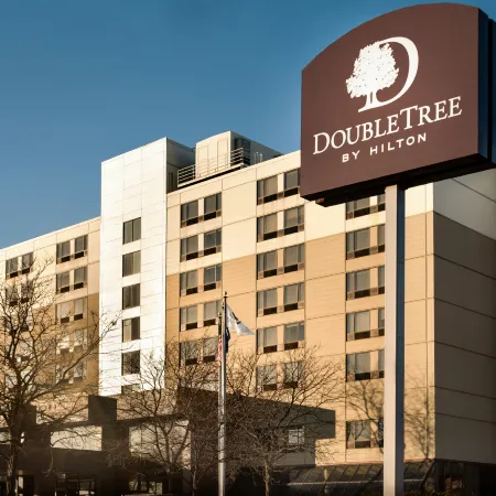 DoubleTree by Hilton St. Paul East
