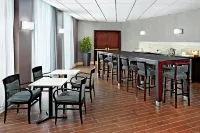 Sheraton Montreal Airport Hotel - bar