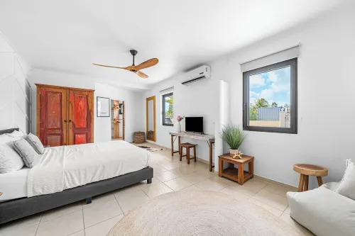 Charming apartment with AC in living, garden and walking distance to the ocean! - 2-Star