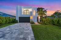Modern Naples Beach Home Pool Hot Tub 2 Master Suites - Swimmingpools
