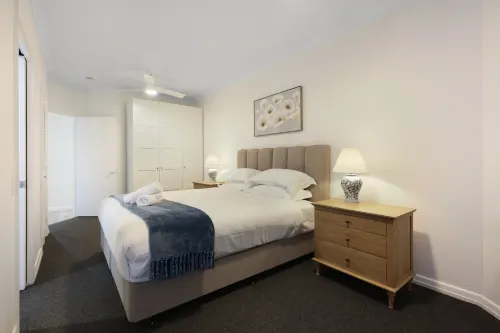 Tranquil Waterfront Retreat Broadbeach Waters -  Privatzimmer