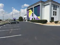 Spark by Hilton Franklin - Parkplatz