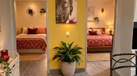 Detached 2-Bedroom House with Private Garden and Terrace. Quiet Location and Pool - Wifi